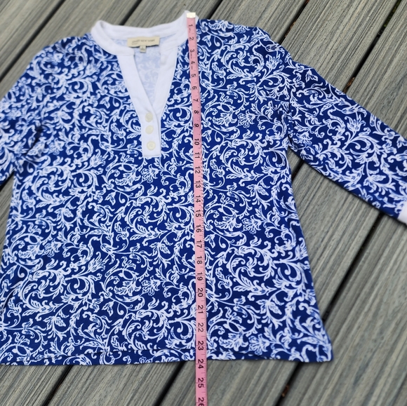 L blue/white scroll top - Picture 6 of 14